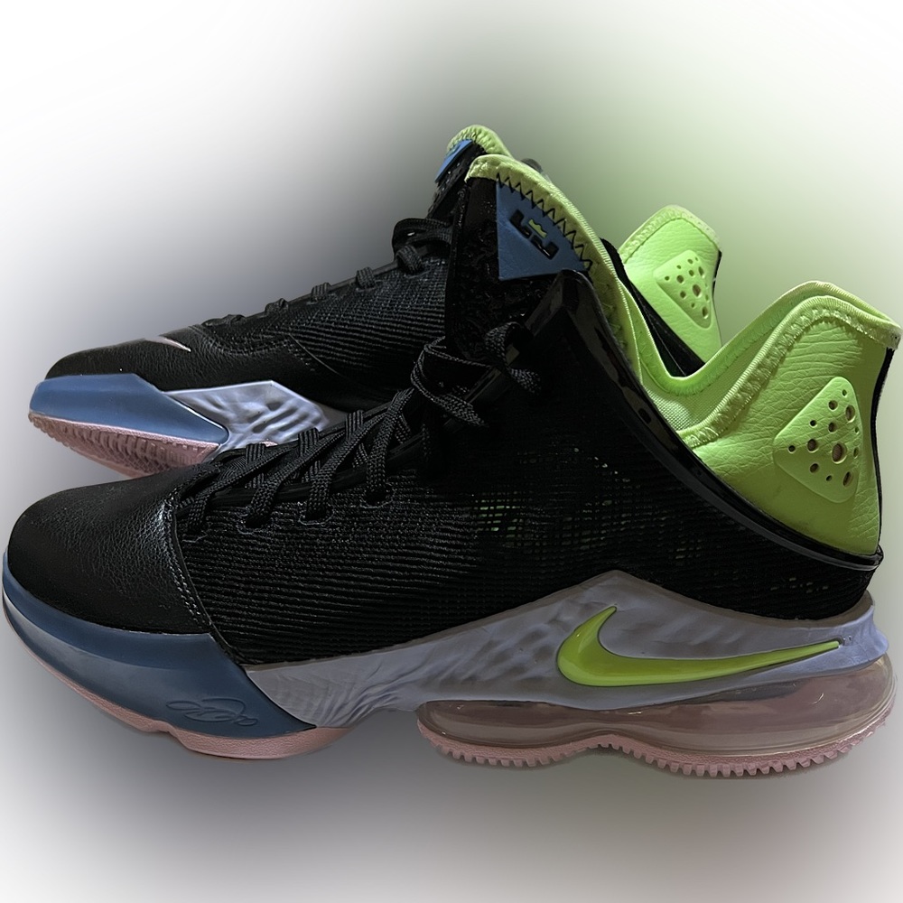 Nike Men’s Basketball shoe. LeBron 19 XIX Low Black Green DO9829-001. Sz. 10.5